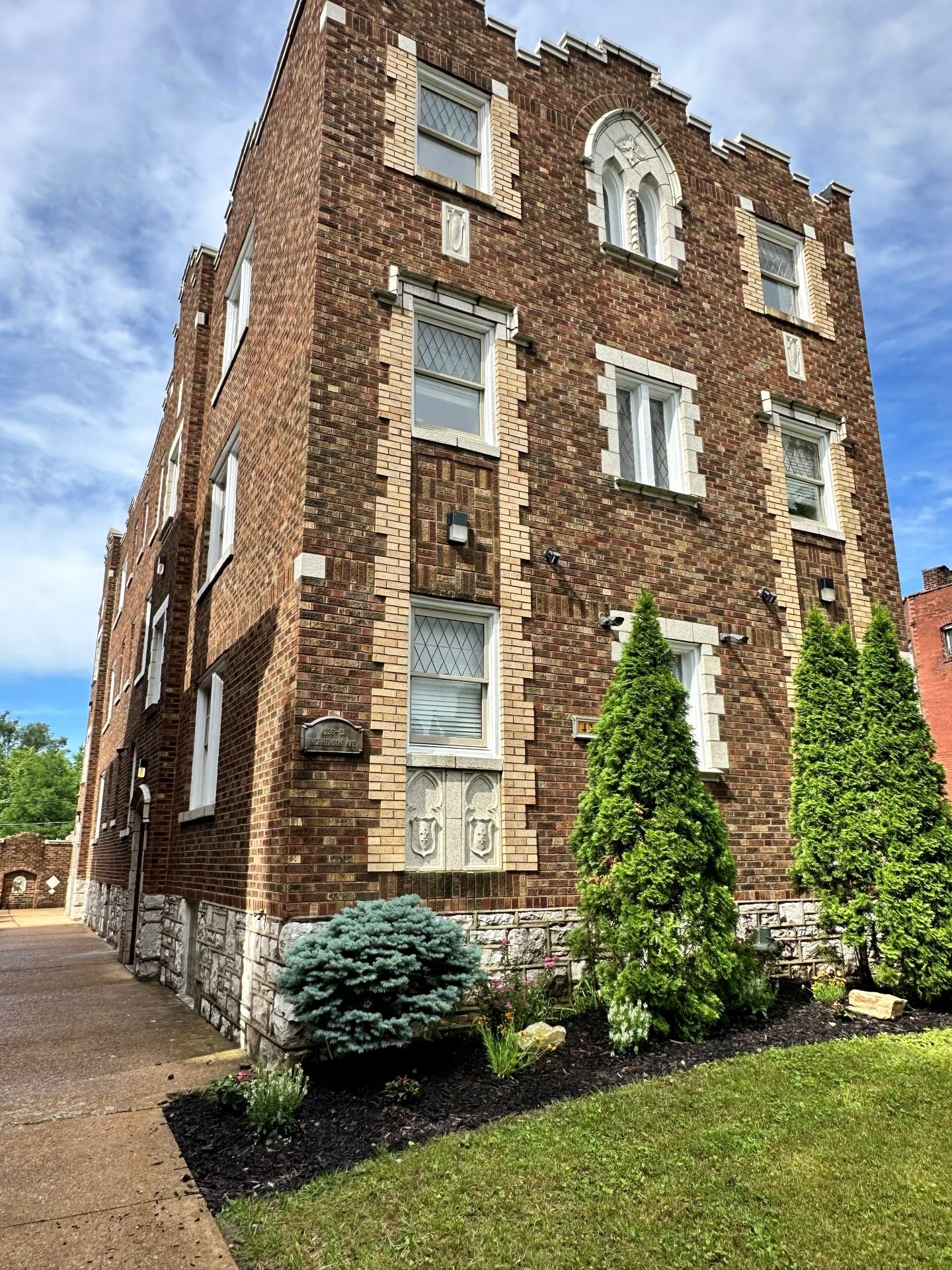 4236 McPherson Avenue — exterior corner view
