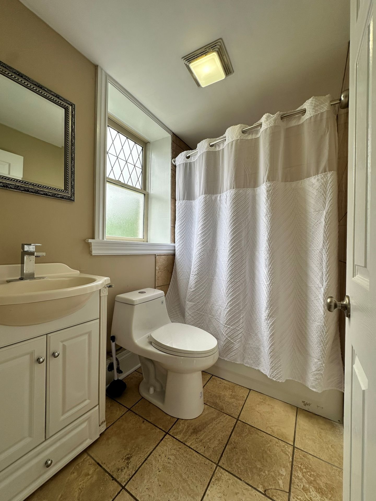 Unit 4236-3N — bathroom