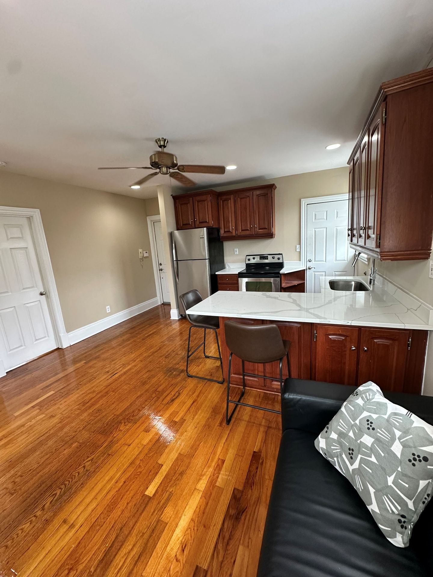 Unit 4236-3N — kitchen and living area
