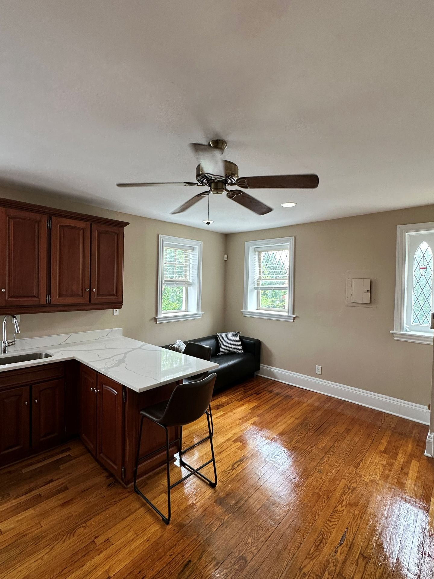 Unit 4236-3N — living area with leaded-glass windows