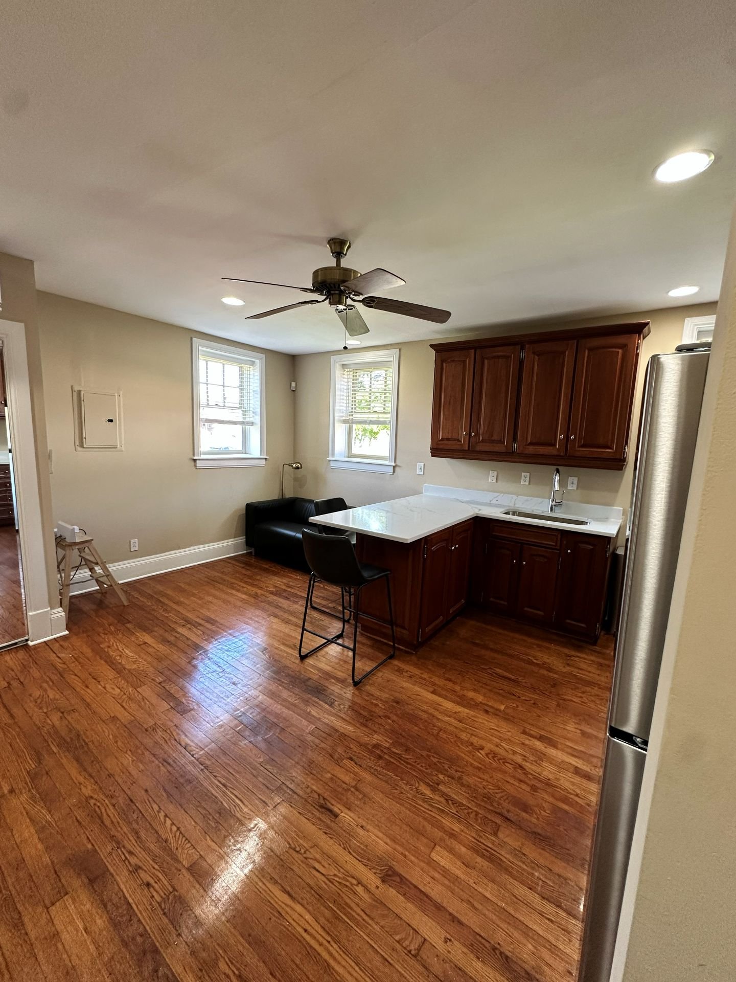 Unit 4238-1S — kitchen and living area