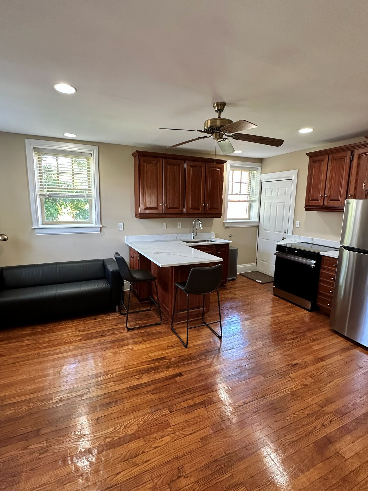 Unit 4238-1S — kitchen and living area, alternate view